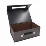 flip-black-pu-case-with-handle-for-wine-01
