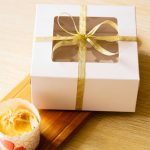 wedding-cupcake-favor-boxes-with-square-windows-01