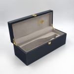 wine-gift-box-with-metal-plate-and-foiled-logo-01