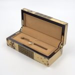 wooden-gift-box-with-magnetic-closure-for-pen-02